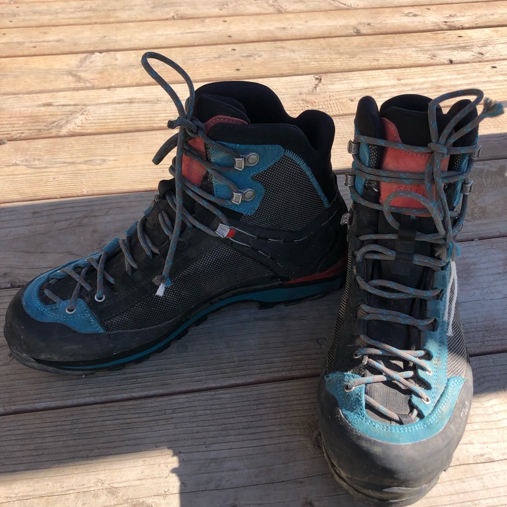 Women's Black and Teal Lace-Up Hiking Boots